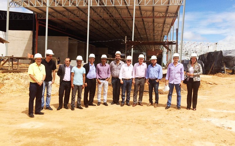 Membros conselheiros do CODIC visitam construção do shopping de Cacoal.